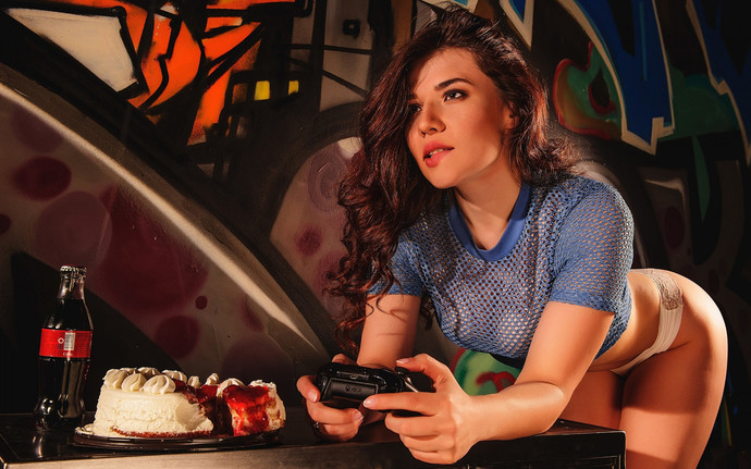 Could You Be In A Serious Relationship With A Gamer Girl?