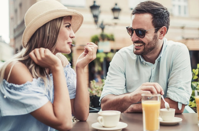 Whats better: Online Dating or Bars/Clubs?