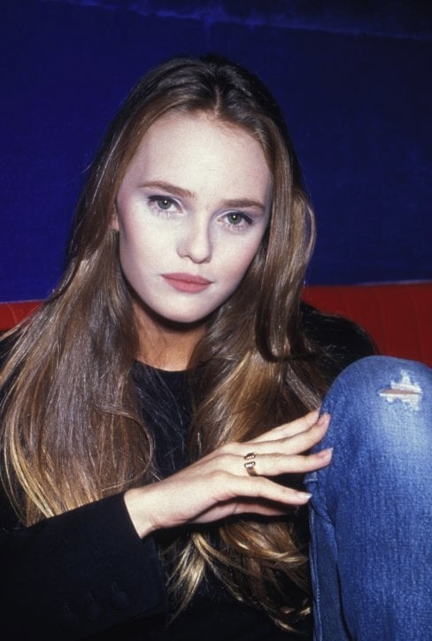 WHO IS PRETTIER: Angelina Jolie or Vanessa Paradis?