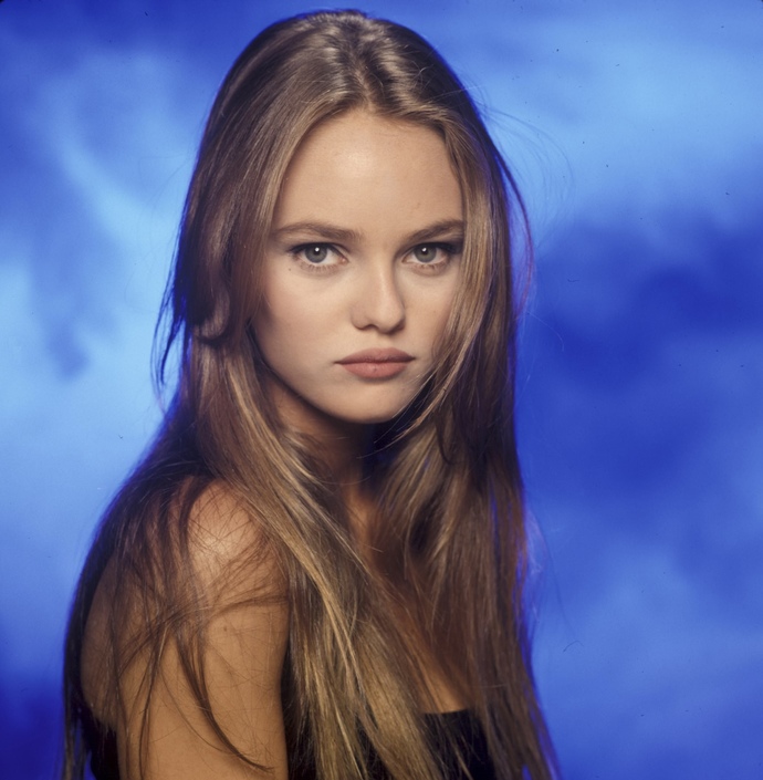 WHO IS PRETTIER: Angelina Jolie or Vanessa Paradis?