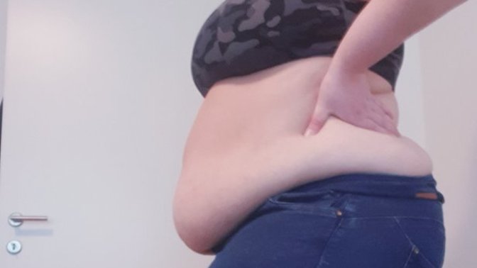 Can you suggest a good brand of shapewear or corset to flatten belly?
