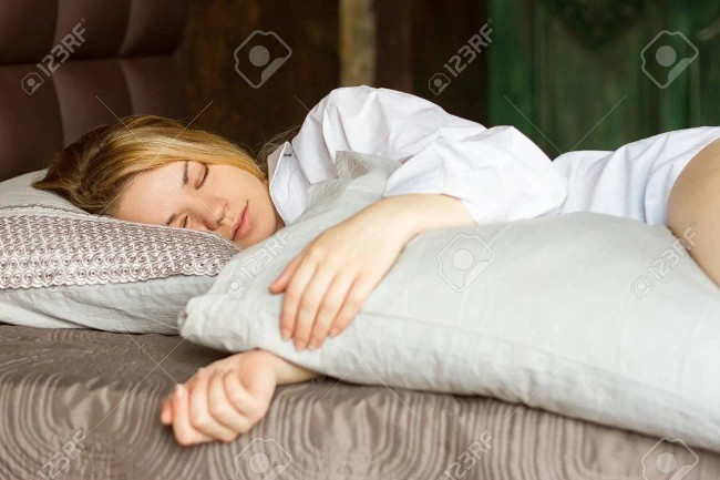 Is it true that some girls hug their pillow at night to feel like theyre hugging their boyfriend?