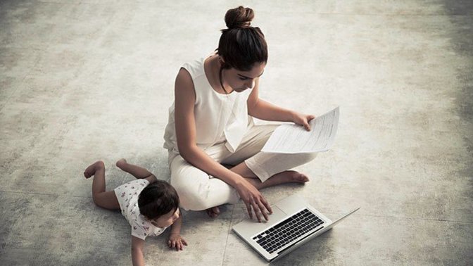 Women, do you feel pressure to choose either motherhood or career?