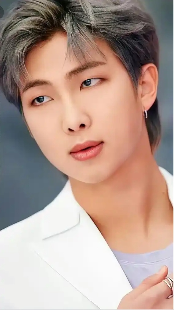 WHO IS THE MOST ATTRACTIVE BTS MEMBER?