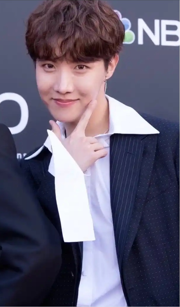 WHO IS THE MOST ATTRACTIVE BTS MEMBER?