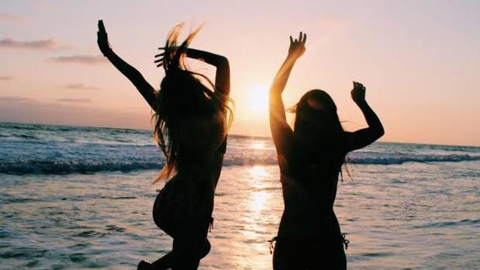 Girls, do you have a close friend that you have been seeing for many years, how did you meet with her for the first time?