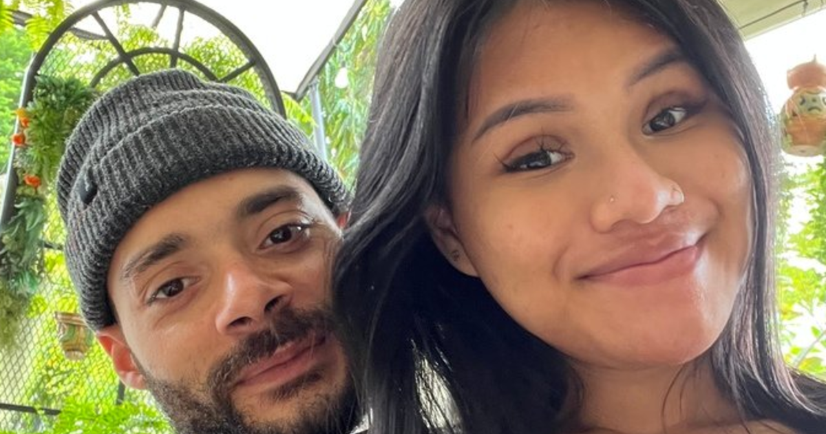 Does my girlfriend LOVE me or is she addicted to that LIFE? GirlsAskGuys