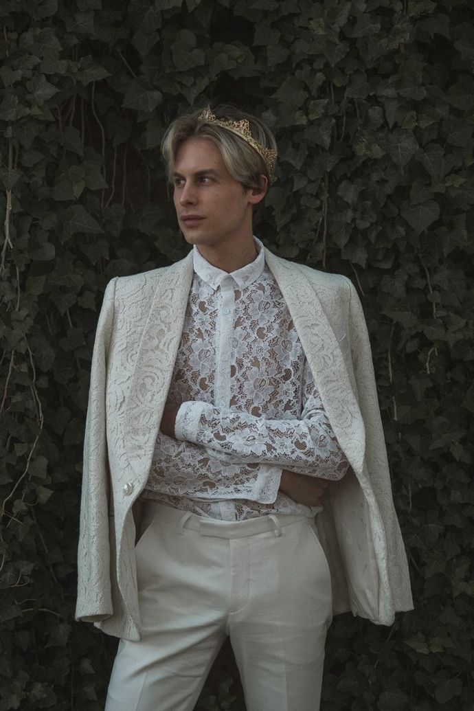 Can someone link something good to wear to a wedding?