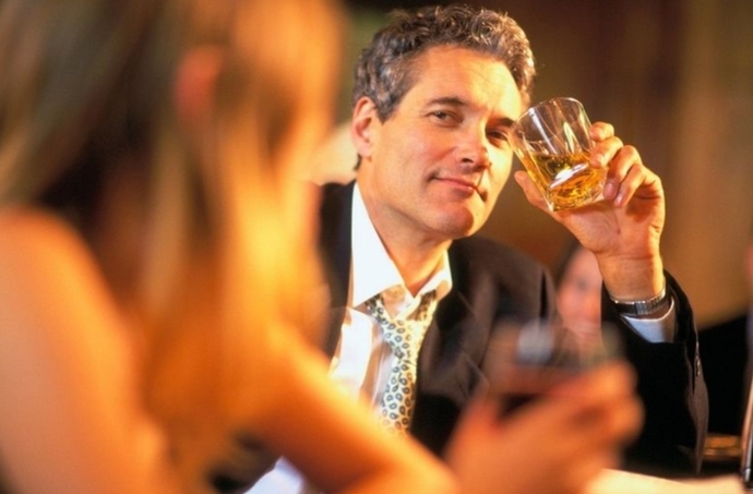 Are guys turned on by watching girls dancing in the bar/club?