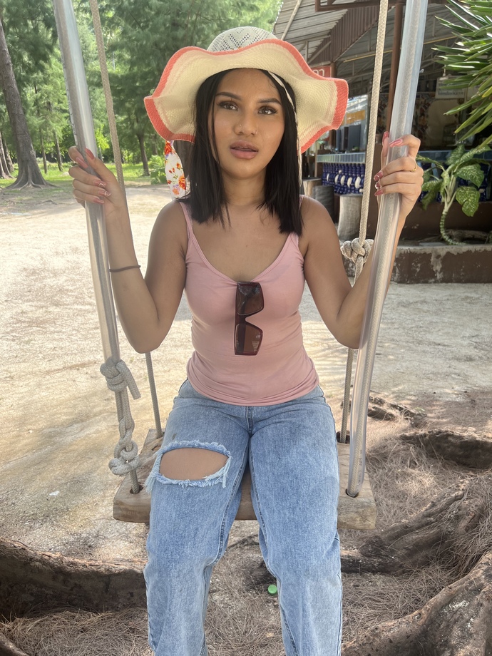 Do guys think women who dress feminine equals cute?