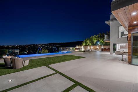 If money was no object, where would you live and what kind of house would it be?