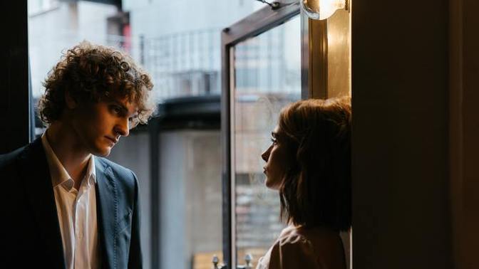 What body language do you give to someone of the opposite sex, when you're not interested in them?