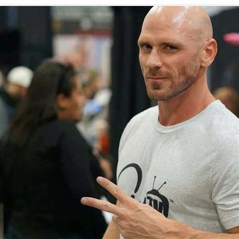 Which race/ethnicity makes the bald head hairstyle look its best?