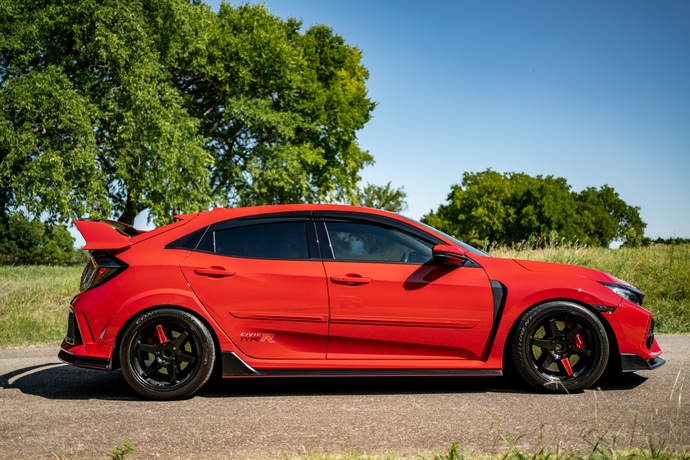 Which color is sexier on the Civic Type R?