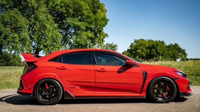 Which color is sexier on the Civic Type R?