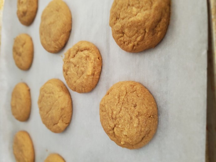 How do you make peanut butter cookies?
