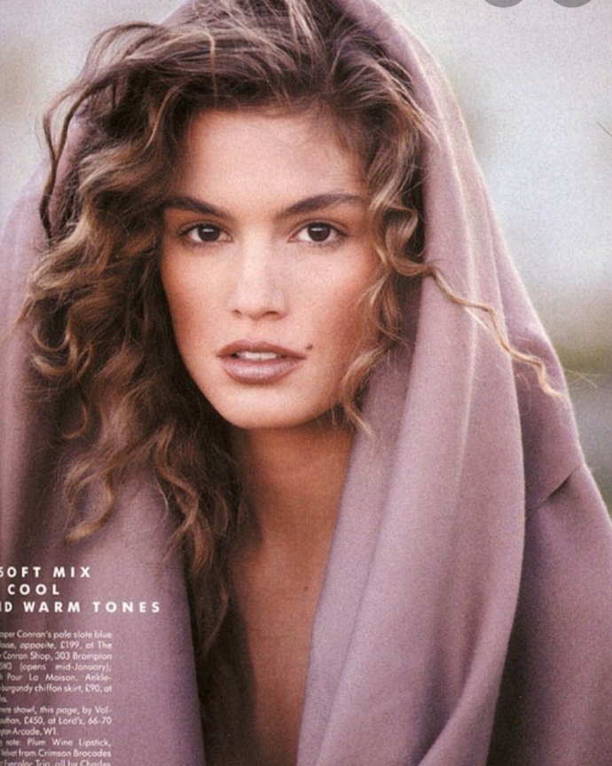 Cindy Crawford is she pretty or overrated? Rate her?
