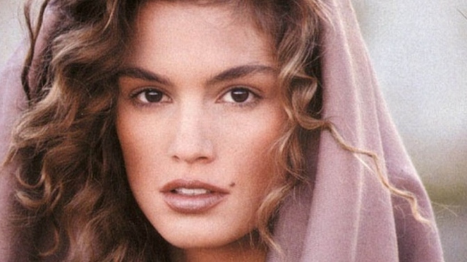 Cindy Crawford is she pretty or overrated? Rate her?