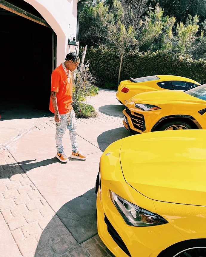 Do girls get turned on if a guy drives a cool car?