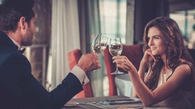 Guys, if your fantasy girl turned out to be a real gold digger, would you ditch her or keep it going?