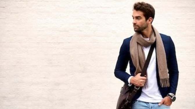 What kind of muffler a guy should wear?