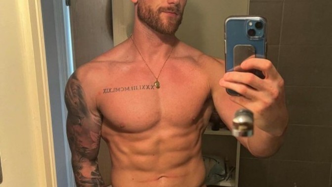 Do you think this collarbone tattoo is attractive?