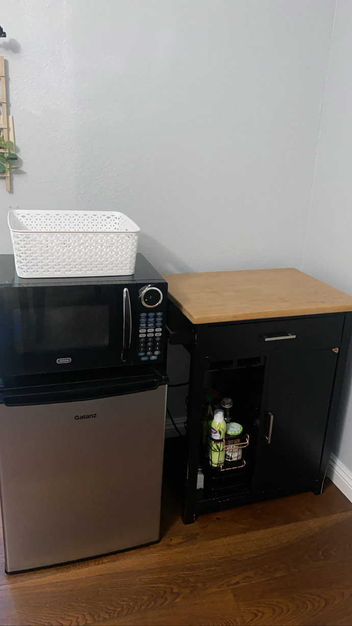 HELP WHICH WAY MY KITCHEN LOOKS BETTER ONE OR TWO?