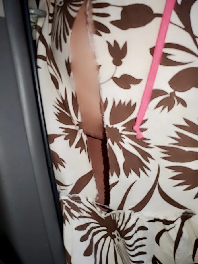 My beautiful dress 🥺... Im looking into how to fix it.