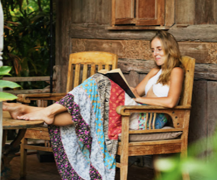 What do you think of this model? Do you look girls who read books?