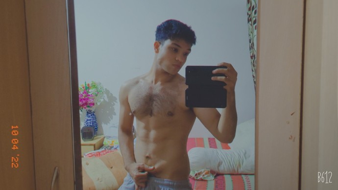 What do u think of attention seeking guys that post abs/body pics like these?