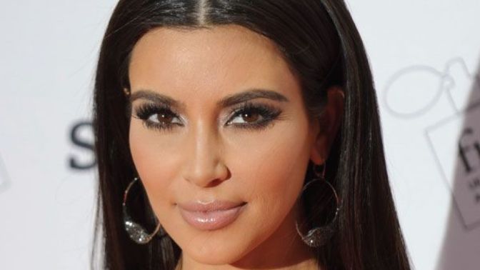 Does Kim K have a gorgeous face? 10/10?