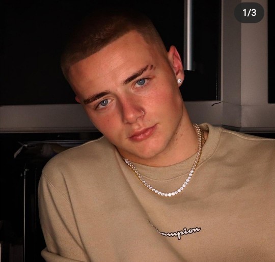 Ladies do you find Ryan Snellings physically attractive?