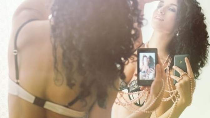 Do guys like when their girlfriend send them nudes?
