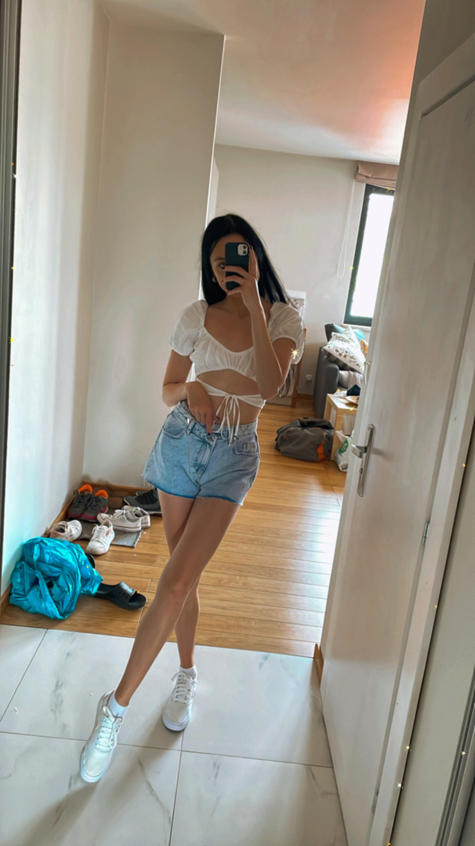 Do these shorts go well with this top?