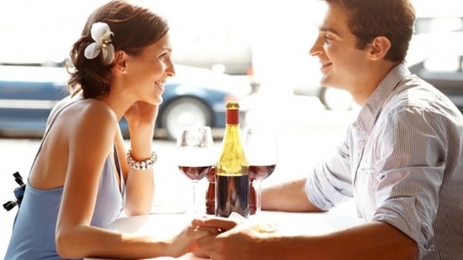 Guys: do you date women based on her looks or her status?