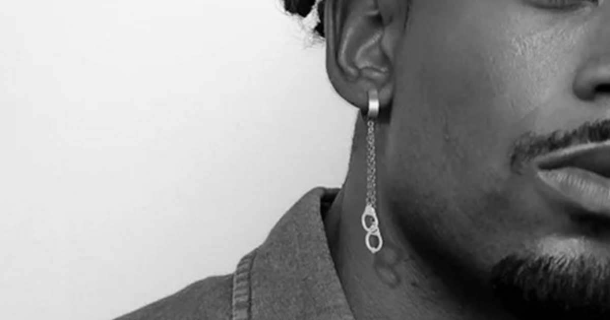 Girls, do you like it when guys wear dangly earrings? GirlsAskGuys