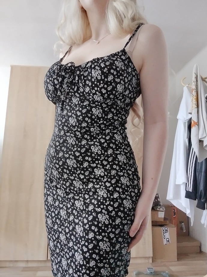its length is slightly above knees for me