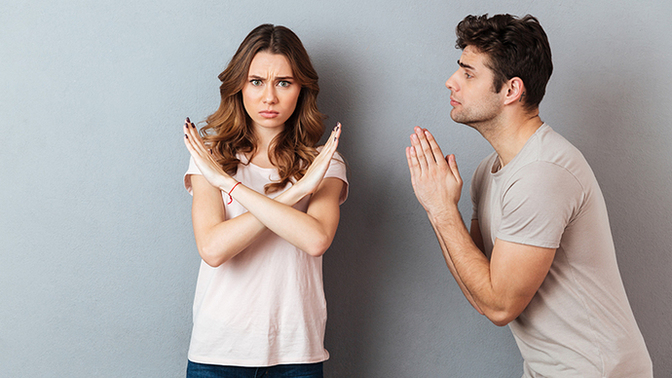 I want to ask my girlfriend why she is very angry with me for 15 days. I apologized lots of times. I tried everything, but she hasn't replied to me and I am upset. What can I do?