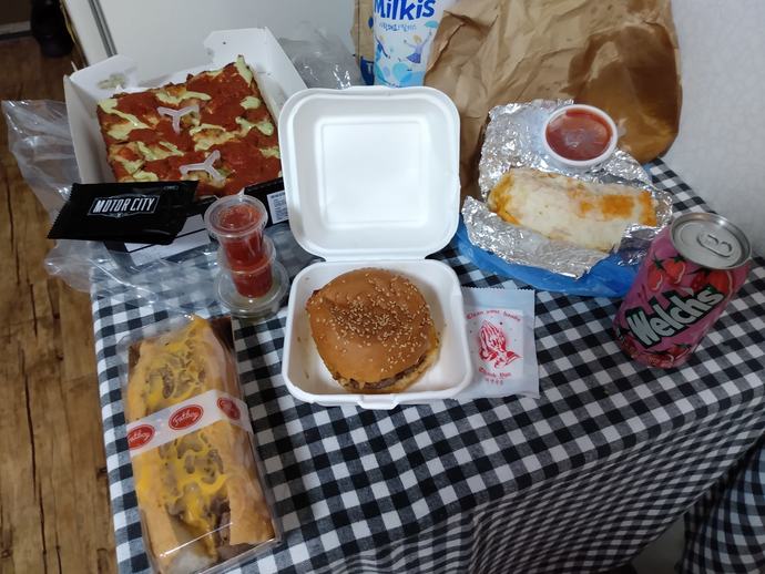 Which do you prefer: pizza or cheeseburgers?