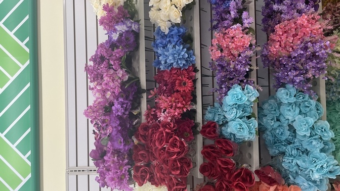 Which flowers should I get for my flower pot?