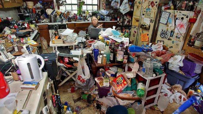 Would you date a hoarder?