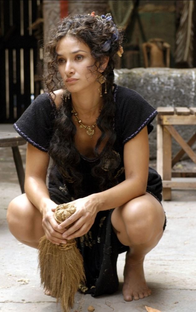 Which Indian actress would you rather date if you could and why?