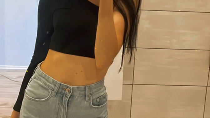 Which outfit would you choose?