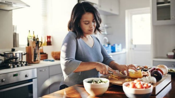 “The way to a man’s heart is through his stomach.”What if she can’t cook? Ladies, can you cook?