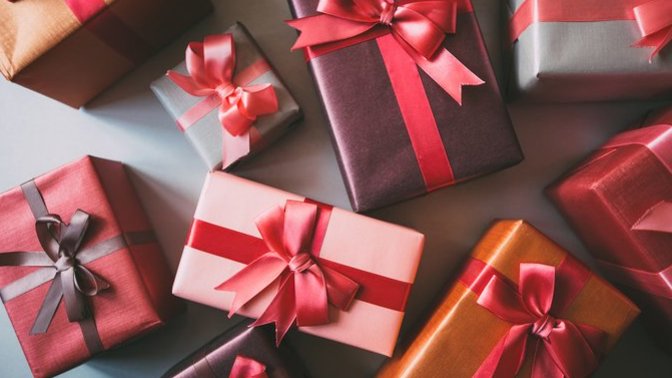 What's Your Opinion of A Woman That Accepts Gift From Men She Isn't Interested In?