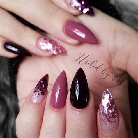 Straight men born after 1980, what do you think of long-ass and pointy nails? Wisely read all options before choosing?