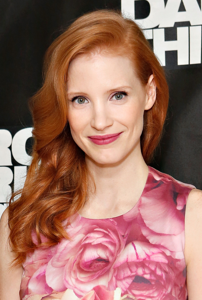 Okay, we MUST settle the debate now: Which Hollywood redhead is hotter? Bryce Dallas Howard or Jessica Chastain?