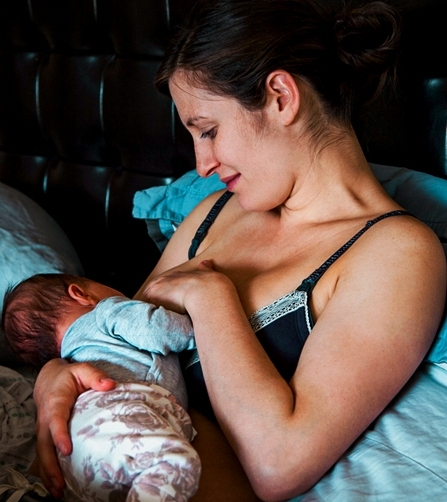 Should a mother ask her husband in front of whom to breastfeed?