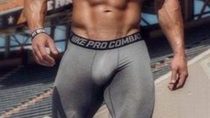 Ladies: Do you think that guys wearing tights & leggings are attractive?