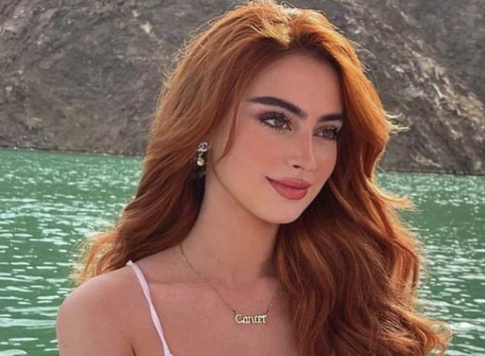 Does she look like a natural RED HEAD / GINGER?